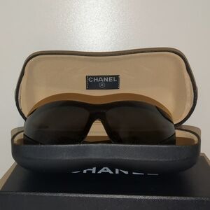 Chanel Black Sunglasses, Super Cute & Flattering!